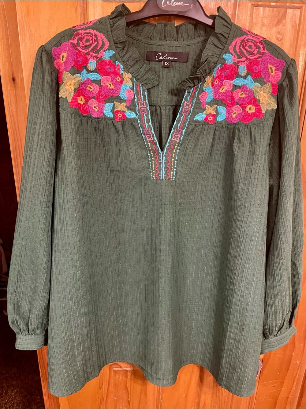Calessa Emerald Green Embroidered Floral Peasant Blouse